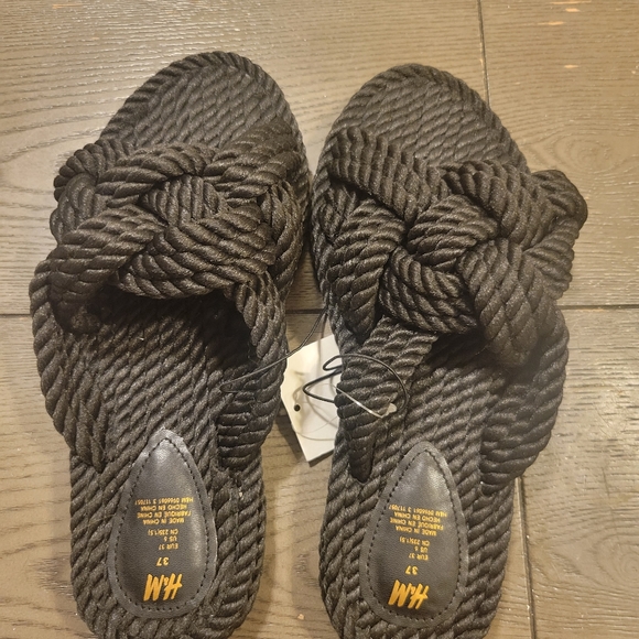 H&M sandals - Picture 2 of 3
